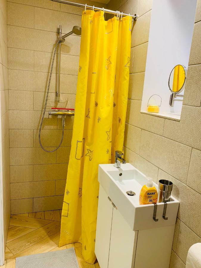 Excelent Apartment With Garden And Free Parking Riga Exterior foto